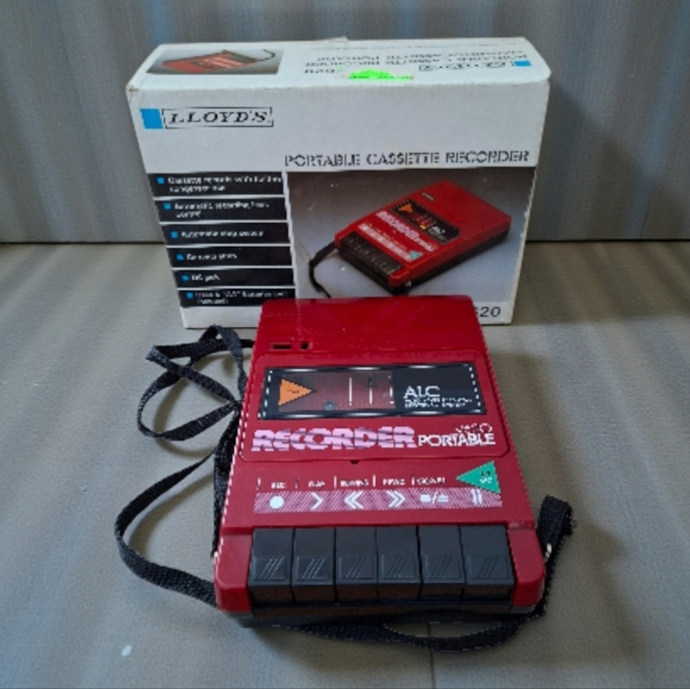Vintage LLOYD’S V620 Red Portable Cassette Recorder Original Box